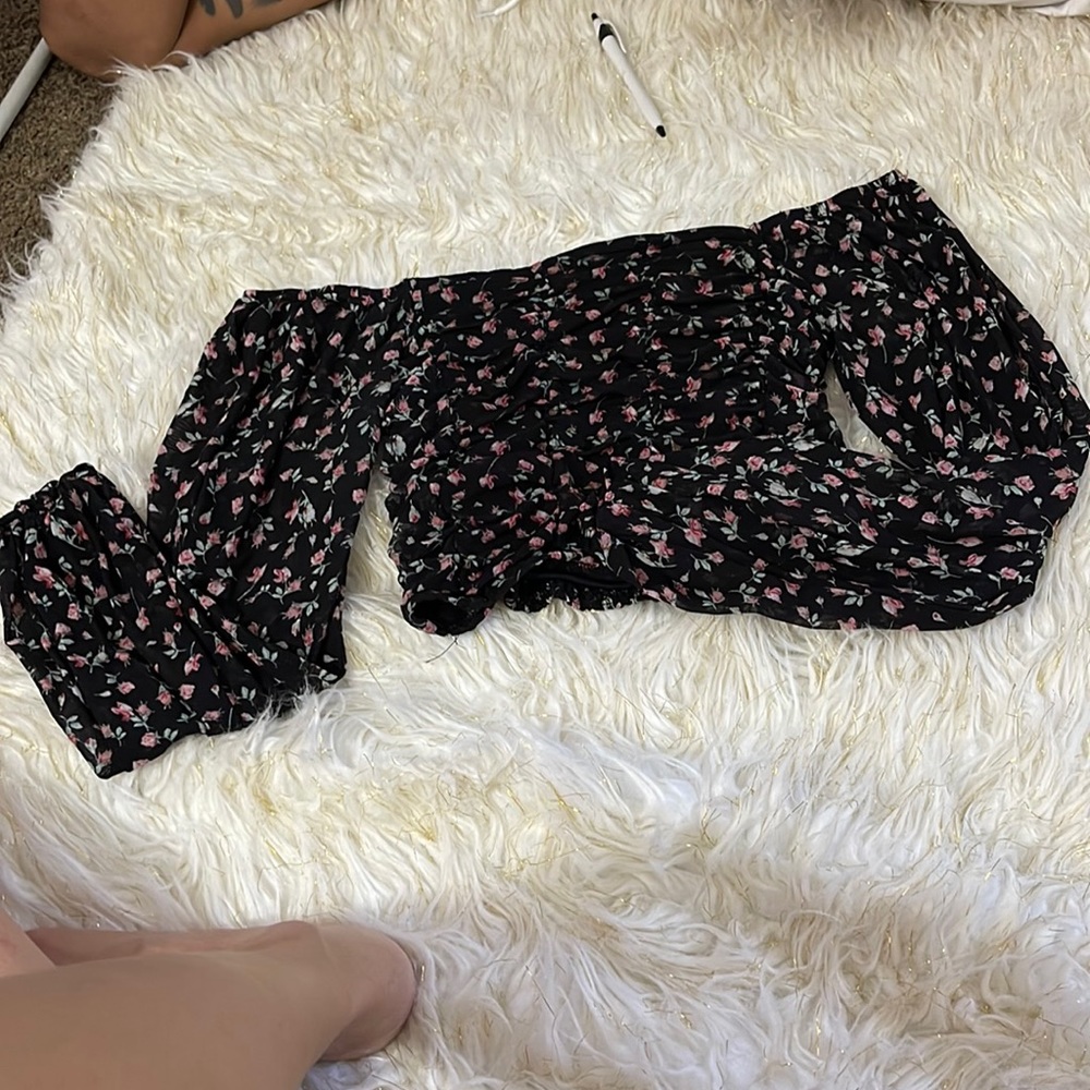 Cropped long mesh sleeve bodycon floral top